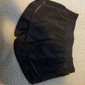 Lululemom hotty hot 4in shorts